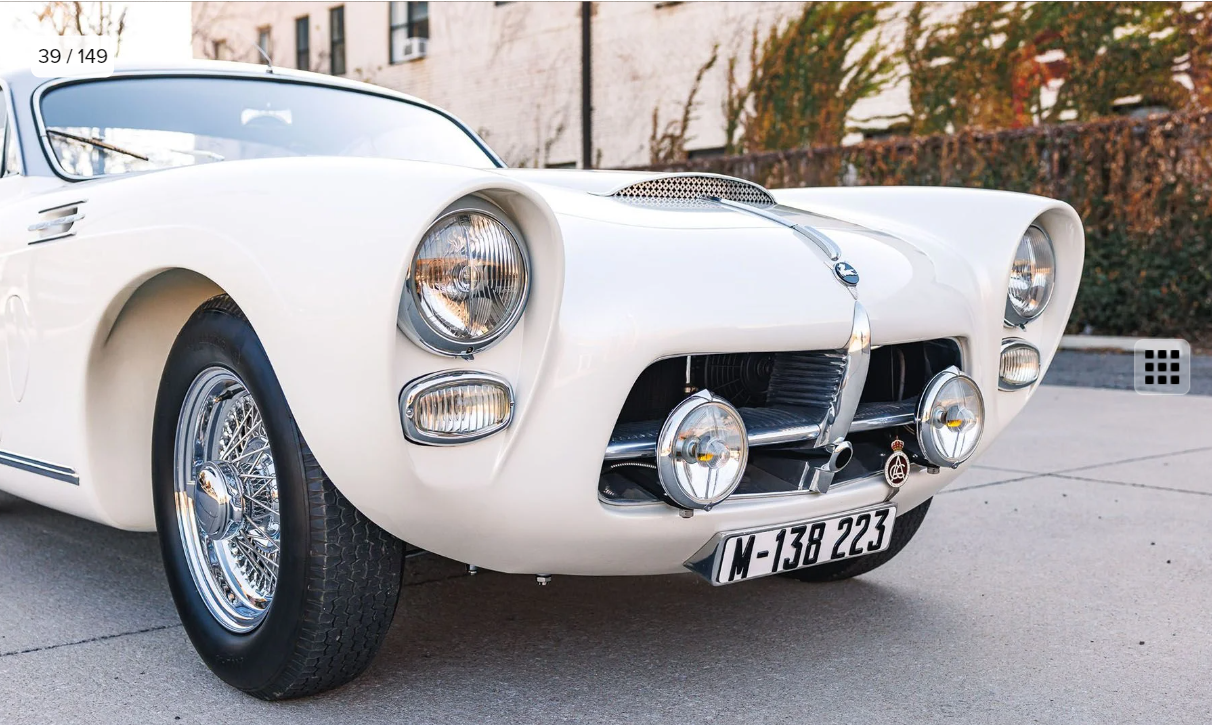 На аукцион выставили очень редкий раритетный спорткар от украинского дизайна: фото